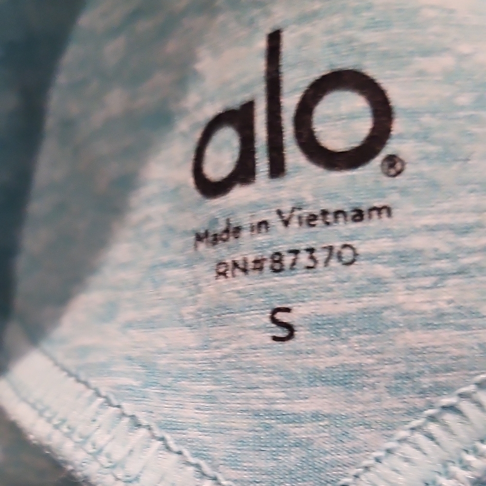 ALO Yoga Women's Sky Blue Leggings - Picture 6 of 6